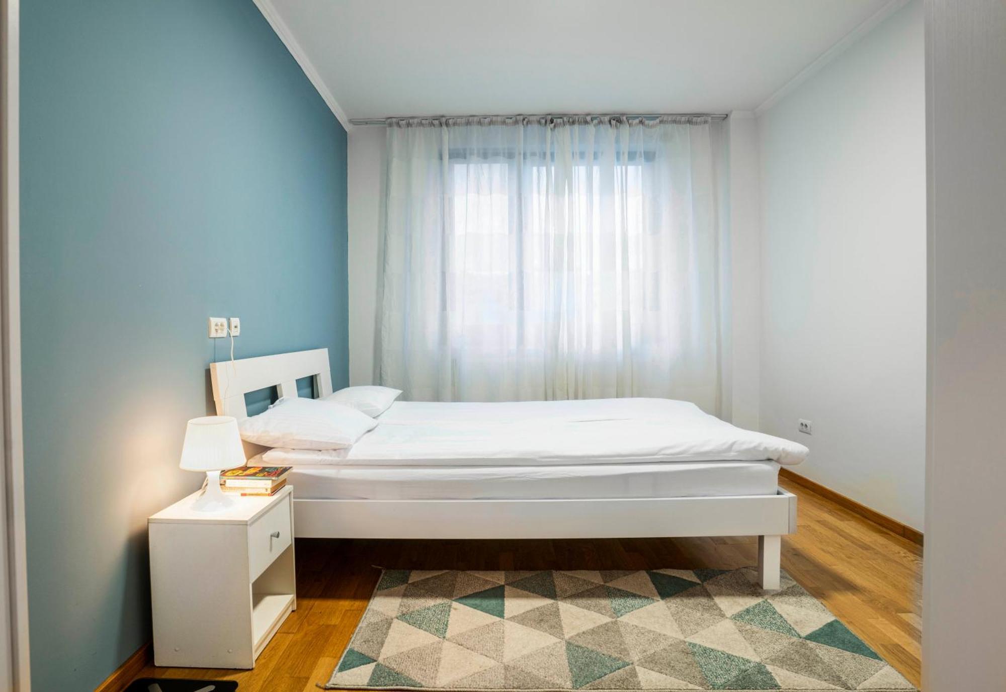 Sunny Modern 1-bedroom *